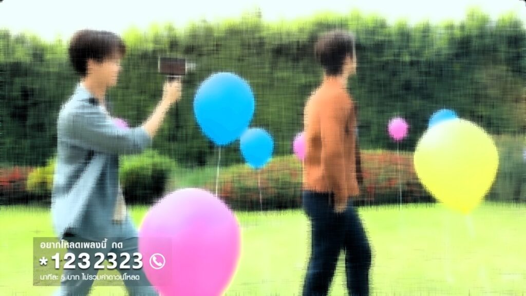大ヒットドラマ2getherのミュージックビデオの一コマ
